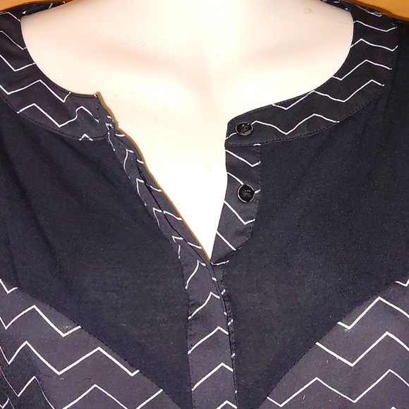 Flowy Shirt - Picture 2 of 4